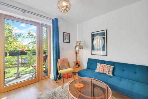 1 bedroom apartment for sale, at Plough Close, Hammersmith and Fulham, London NW10