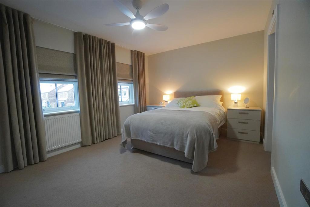 Bedroom 1.jpg