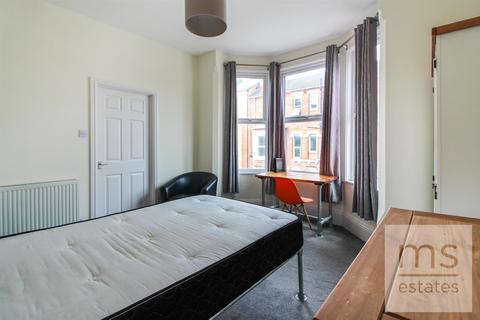 2 bedroom flat to rent, Wellington Square, Nottingham NG7