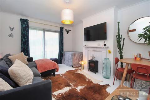 2 bedroom flat for sale, Bentley Road, Hertford