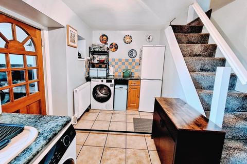 2 bedroom terraced house to rent, Lodge Lane, Greater Manchester SK14