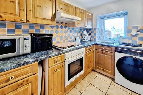 2 bedroom terraced house to rent, Lodge Lane, Greater Manchester SK14