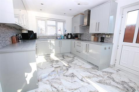 4 bedroom detached house for sale, West Rising, East Hunsbury