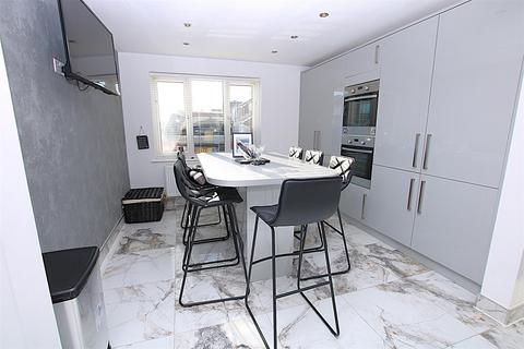 4 bedroom detached house for sale, West Rising, East Hunsbury