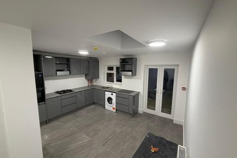 5 bedroom semi-detached house to rent, Warneford Road, Harrow HA3