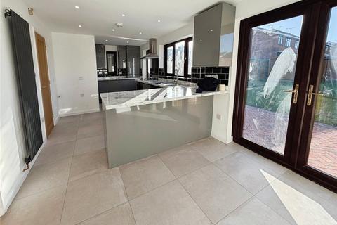 4 bedroom detached house to rent, Tintern Way, Warwickshire CV12