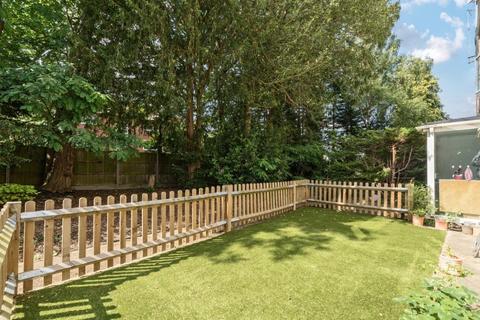 undefined, Walton-On-Thames, Surrey, KT12