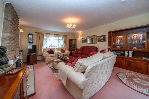 2 bedroom detached bungalow for sale, Georgewood Road, Hemel Hempstead, Hertfordshire, HP3 8AL