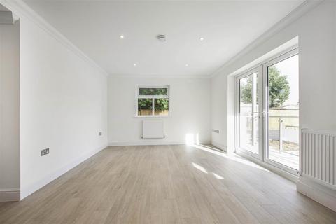 3 bedroom apartment to rent, Linden Grove, New Malden KT3