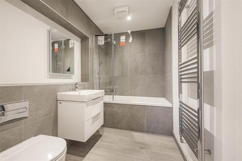 3 bedroom apartment to rent, Linden Grove, New Malden KT3