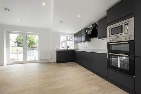3 bedroom apartment to rent, Linden Grove, New Malden KT3