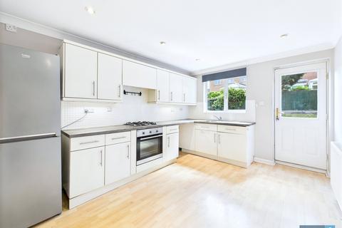 4 bedroom detached house to rent, Wellingley Road, Balby, Doncaster, South Yorkshire, DN4