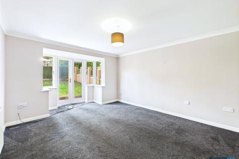 4 bedroom detached house to rent, Wellingley Road, Balby, Doncaster, South Yorkshire, DN4