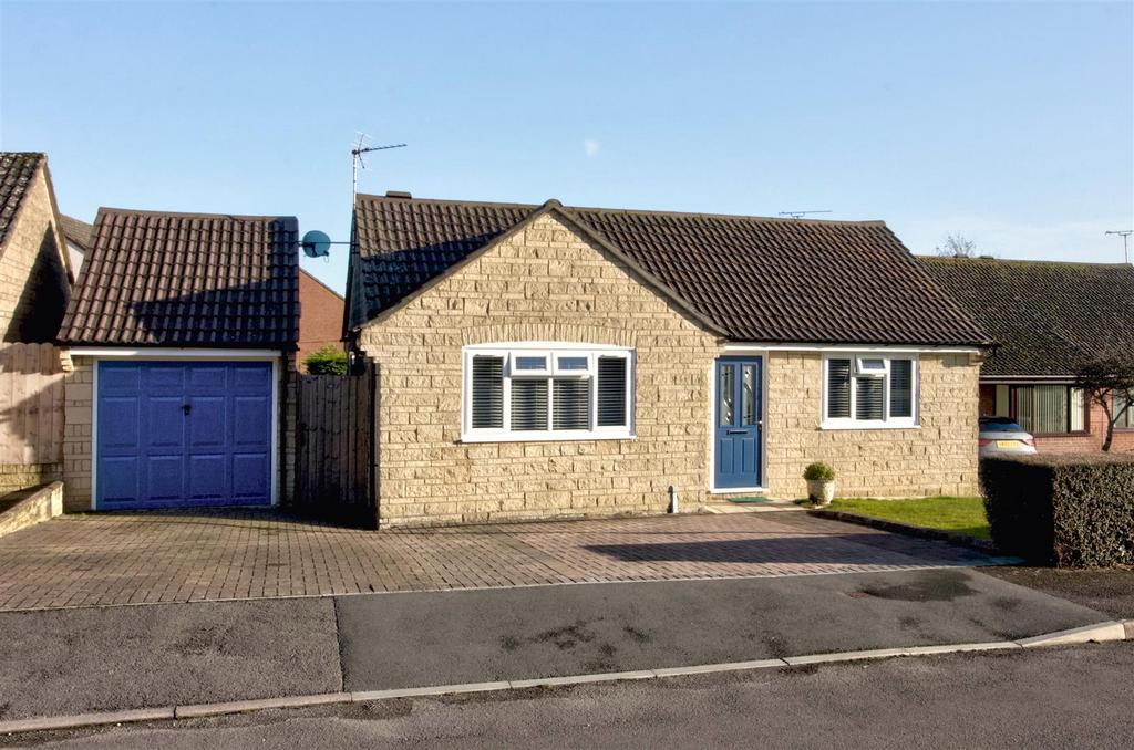 10 Hanks Close