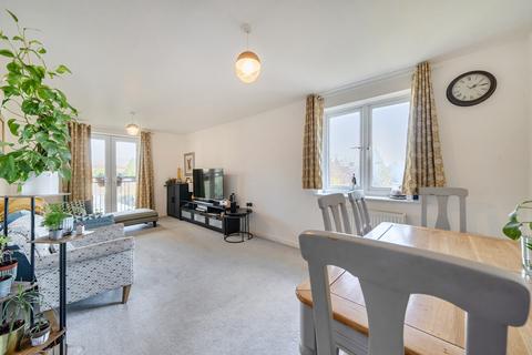 2 bedroom flat for sale, Mansion Court, Fusiliers Way, Hounslow, TW4