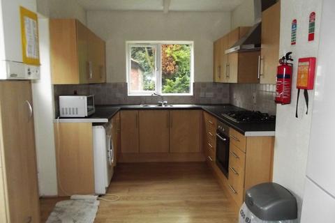 6 bedroom semi-detached house to rent, 155 Old hall Lane