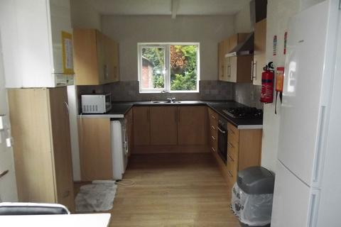 6 bedroom semi-detached house to rent, 155 Old hall Lane