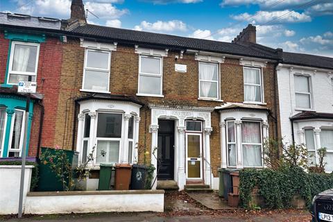 2 bedroom flat to rent, Albert Road, Walthamstow E17