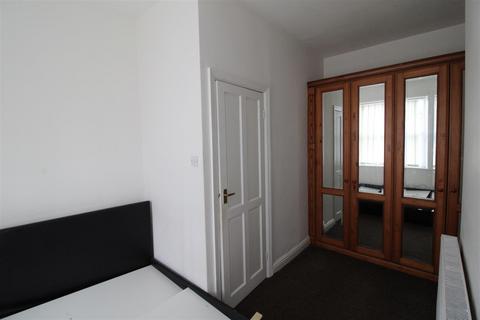 2 bedroom house to rent, Hill Top Road, Huddersfield HD1