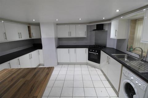 2 bedroom house to rent, Hill Top Road, Huddersfield HD1