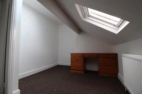 2 bedroom house to rent, Hill Top Road, Huddersfield HD1