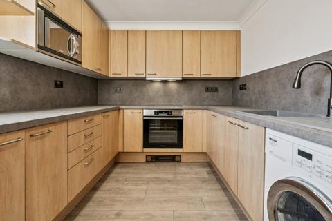 2 bedroom flat to rent, Oriel Drive, Barnes, London