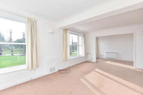 2 bedroom flat to rent, Dane John Court, Canterbury