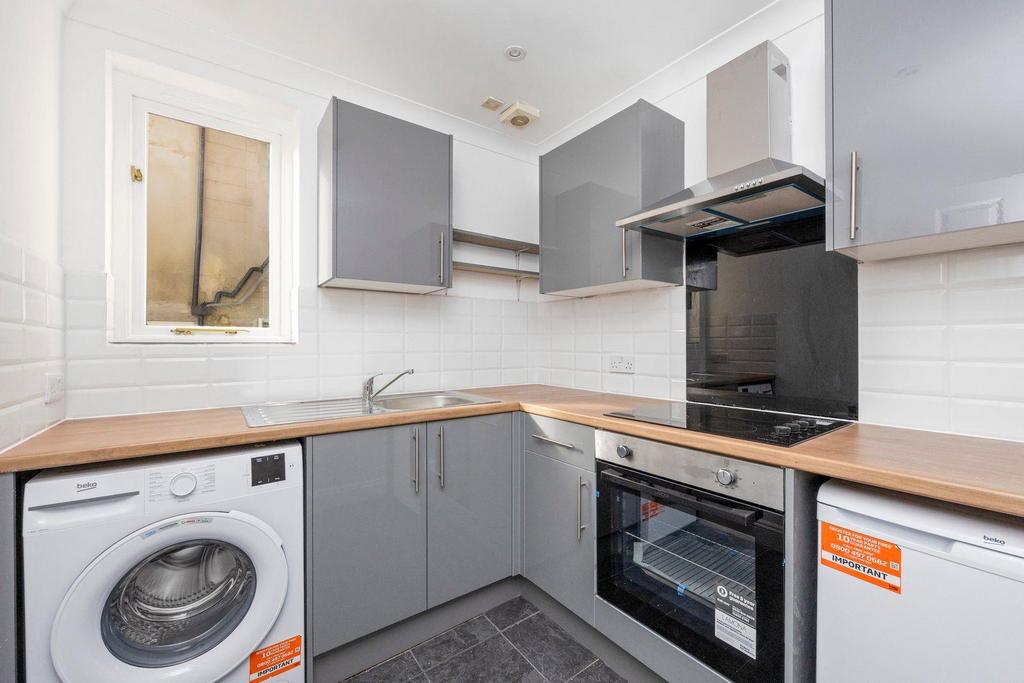 Kitchen 2.jpeg