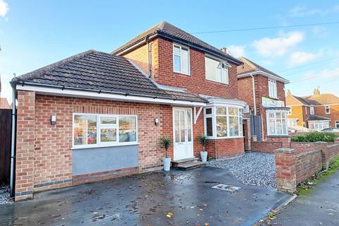 3 bedroom detached house for sale, Lawn Avenue, Skegness, Lincolnshire, PE25 3QD