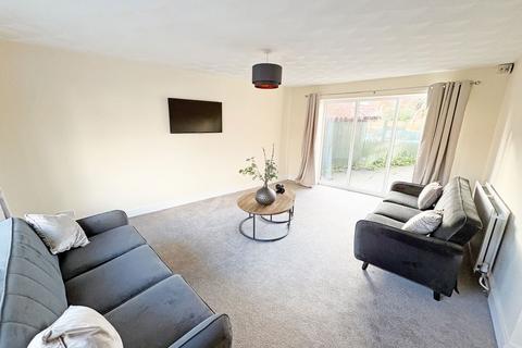 3 bedroom detached house for sale, Lawn Avenue, Skegness, Lincolnshire, PE25 3QD