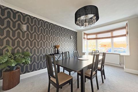 3 bedroom detached house for sale, Lawn Avenue, Skegness, Lincolnshire, PE25 3QD