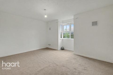 1 bedroom flat for sale, Bluebell Way, Ilford