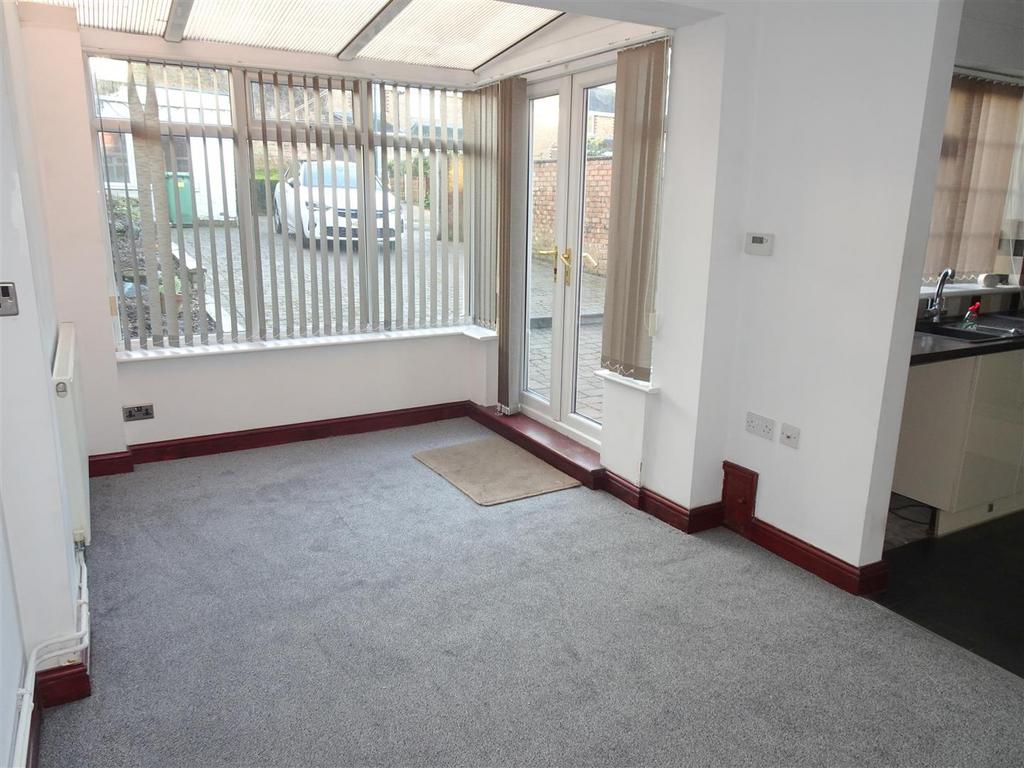 Dining/sitting room