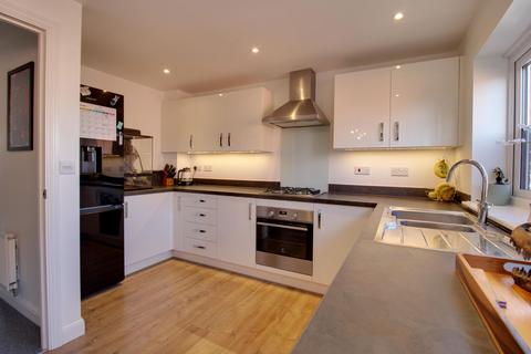 3 bedroom end of terrace house for sale, Greycing Street, Swindon, SN25