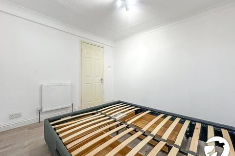 2 bedroom flat to rent, Ruskin Avenue, Welling, DA16