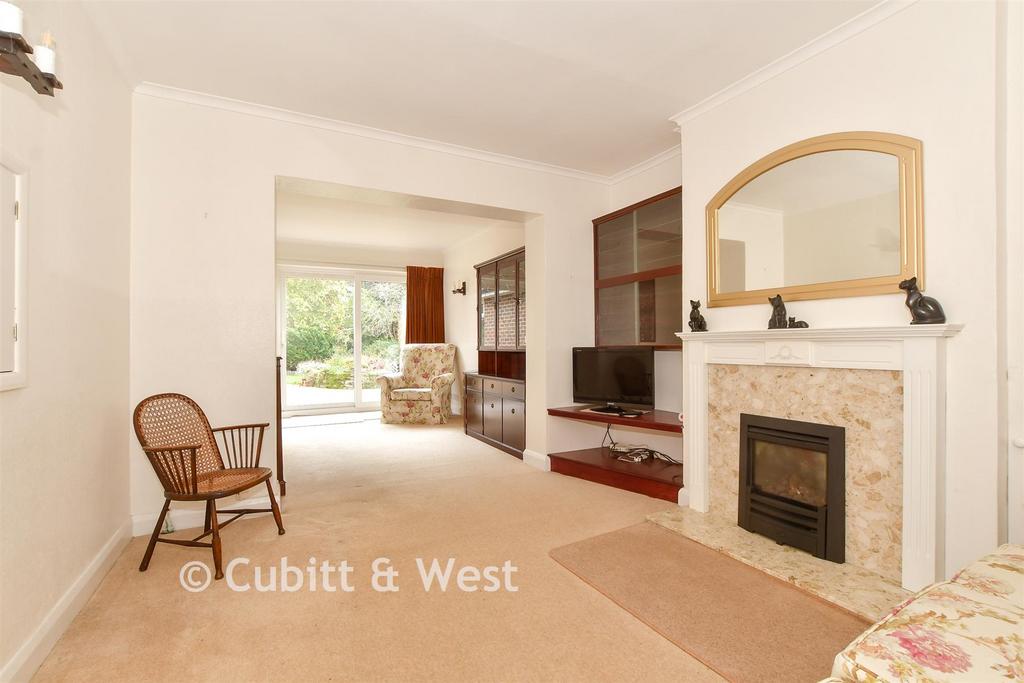Lounge/ Dining Room
