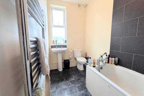 4 bedroom house to rent, 14 Lace Street, Dunkirk, NG7 2JT