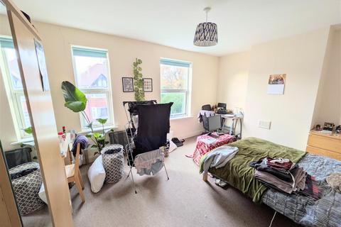 4 bedroom house to rent, 14 Lace Street, Dunkirk, NG7 2JT