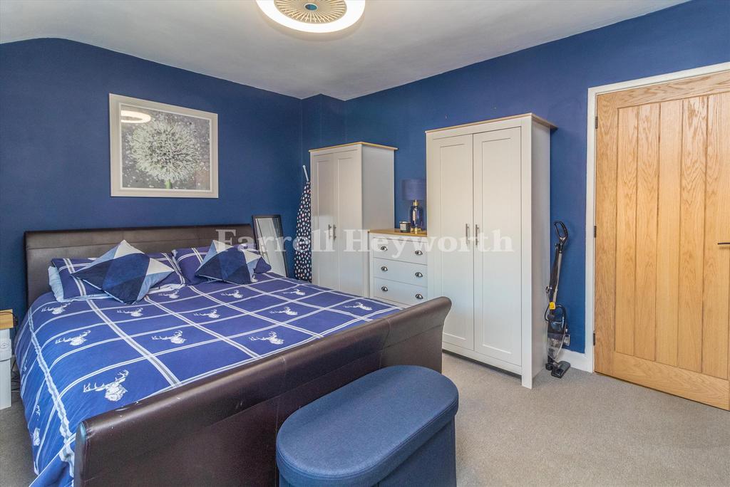 Bedroom 1 image 2