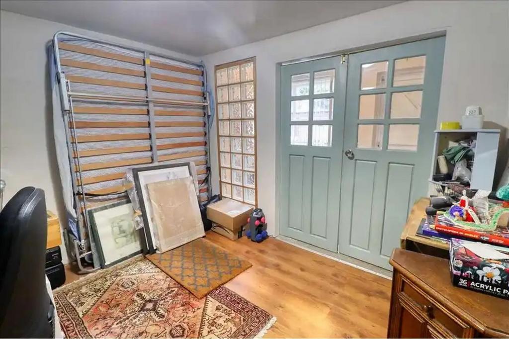 Rear lobby / bedroom