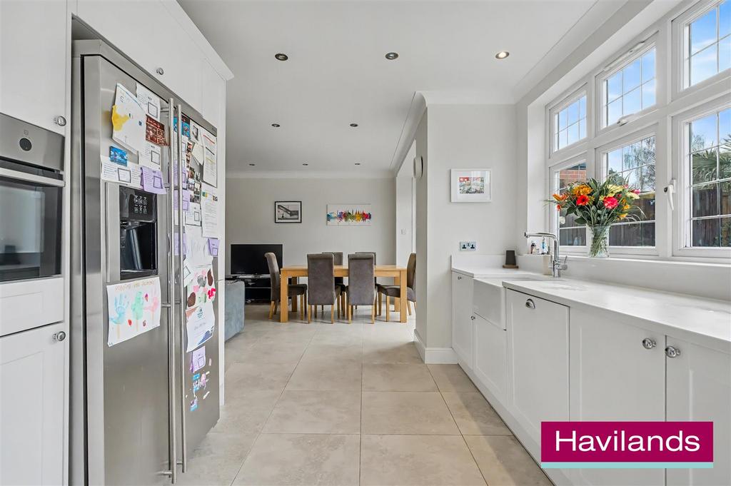 54 Cheyne Walk N21 1 DE-5.jpg