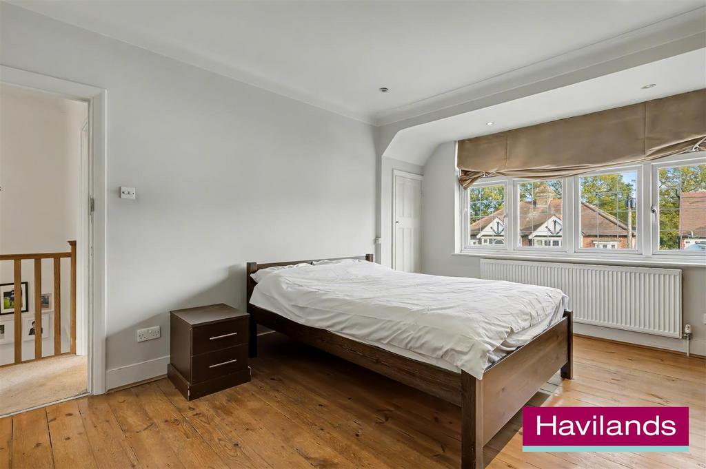 54 Cheyne Walk N21 1 DE-13.jpg