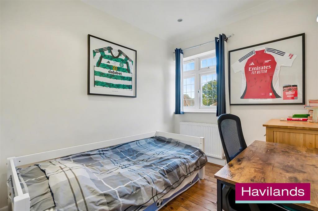 54 Cheyne Walk N21 1 DE-2.jpg