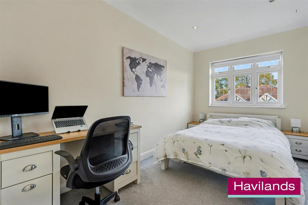 54 Cheyne Walk N21 1 DE-12.jpg