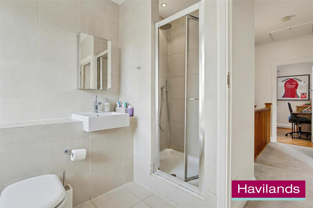 54 Cheyne Walk N21 1 DE-16.jpg