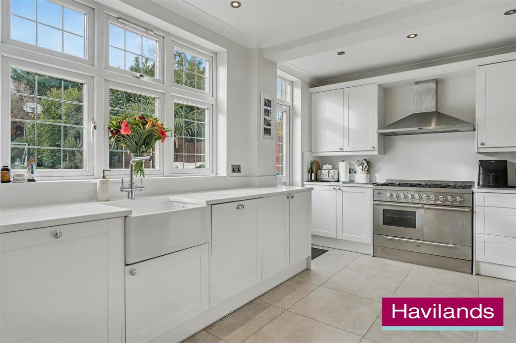 54 Cheyne Walk N21 1 DE-7.jpg