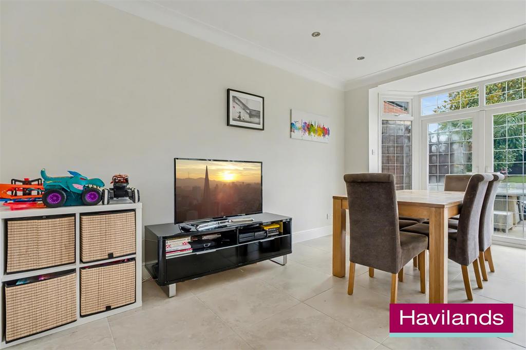 54 Cheyne Walk N21 1 DE-21.jpg