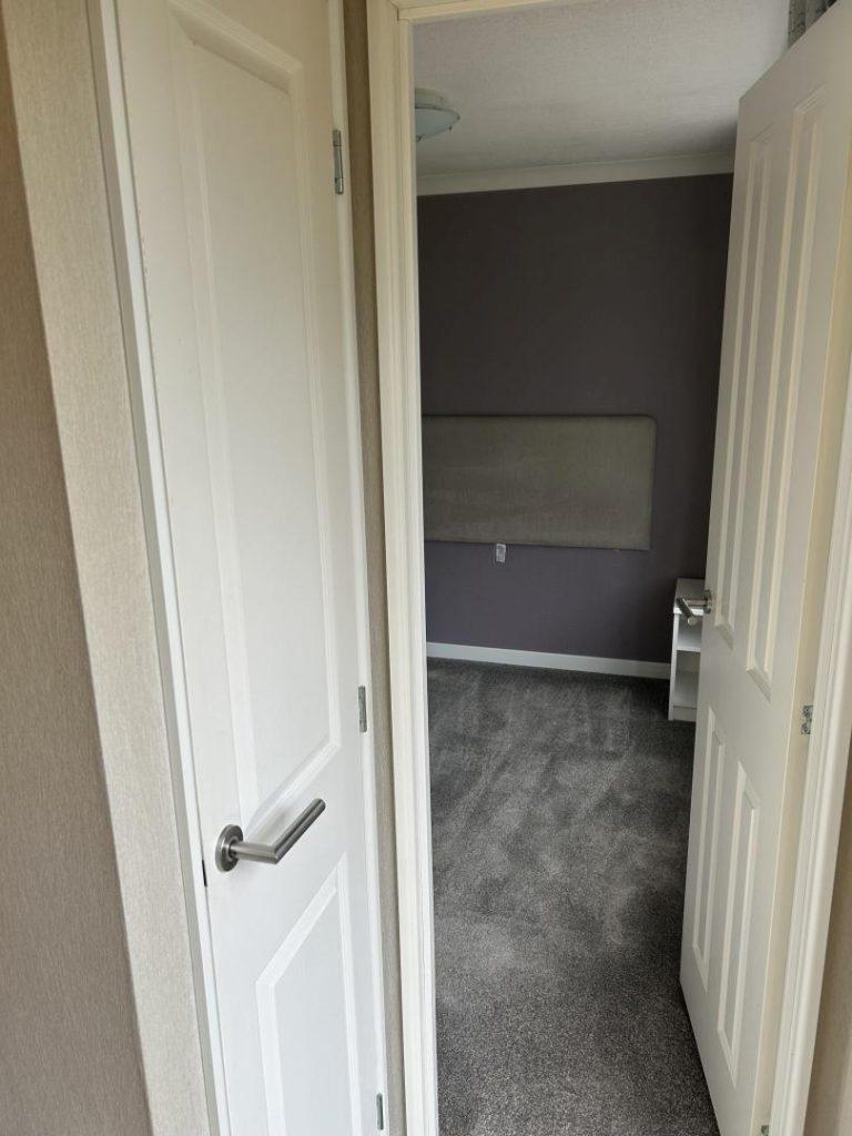 Lakeview Park 1e The Green Entry Bedroom