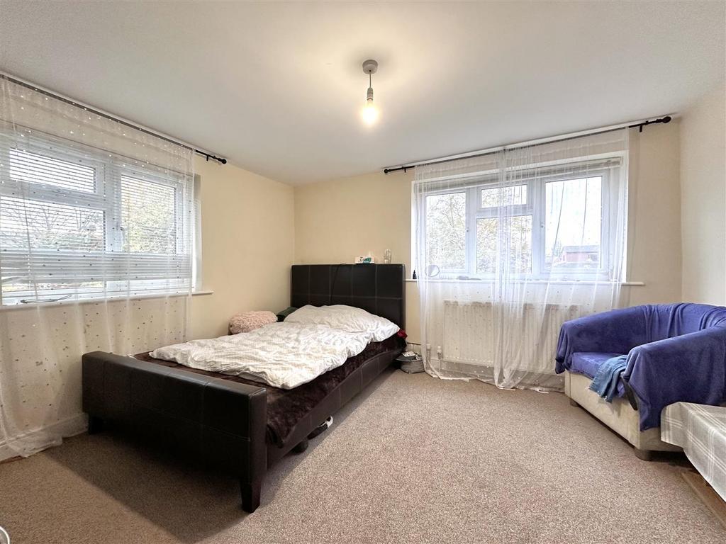 Dual-Aspect Bedroom Two 087