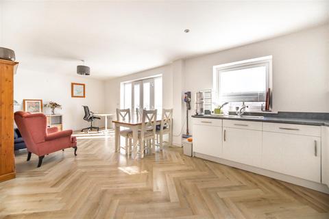 2 bedroom apartment for sale, Elmwood Park Court, Newcastle Upon Tyne